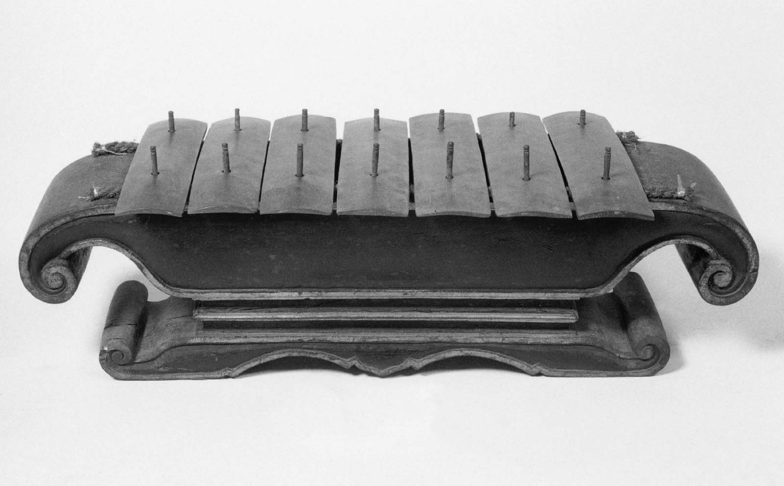 Metallophone (saron demung) Museum of Fine Arts, Boston