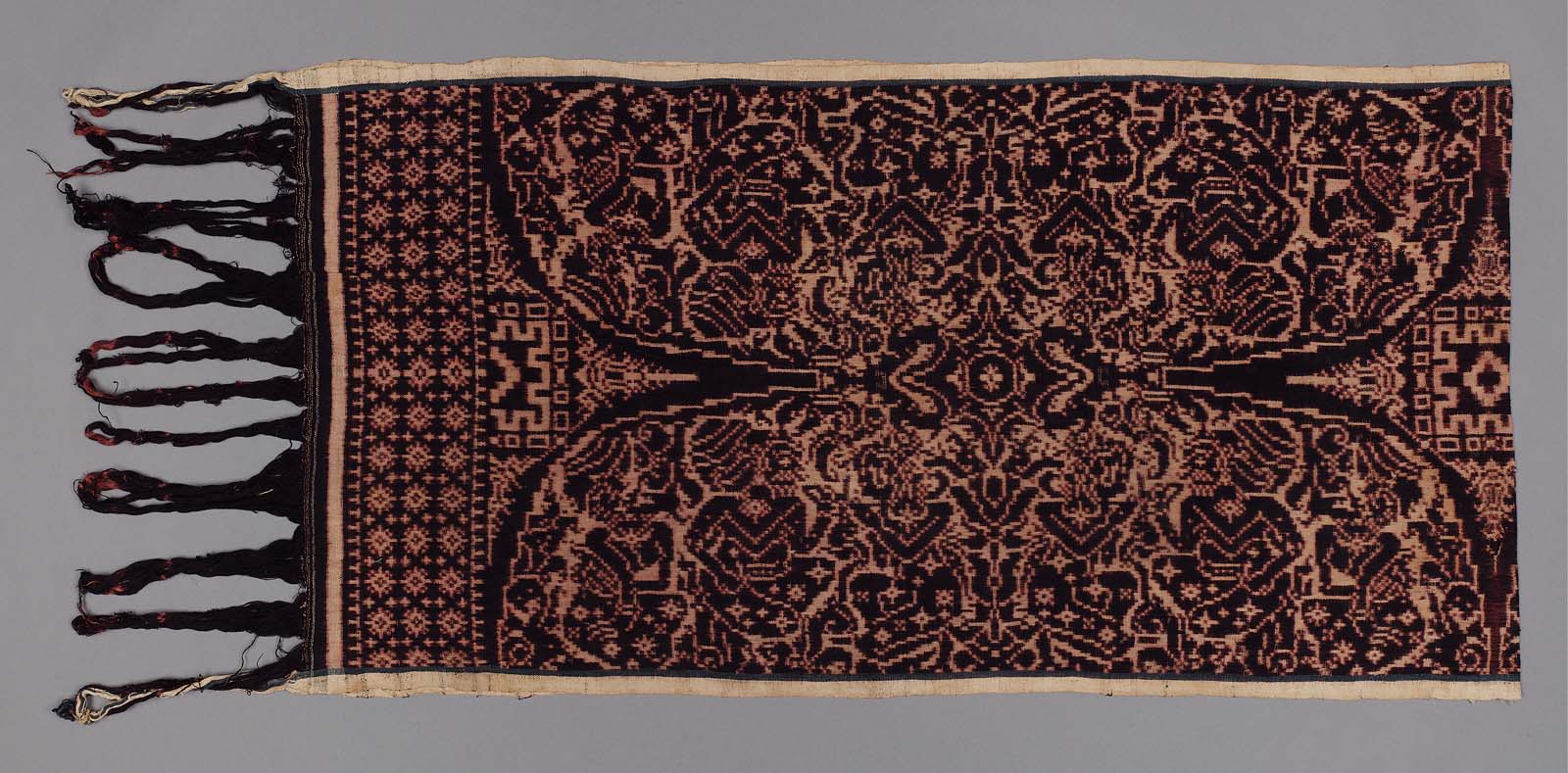 Woman's ceremonial shoulder or breast cloth (geringsing, geringsing
