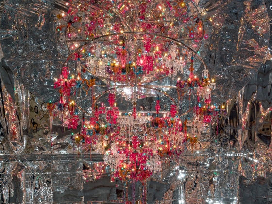 Choi Jeong Hwa, Chaosmos Mandala, 2014 Large chandelier in mirrored room