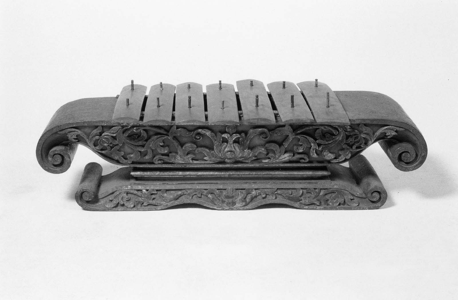 Metallophone (saron demung) Museum of Fine Arts, Boston