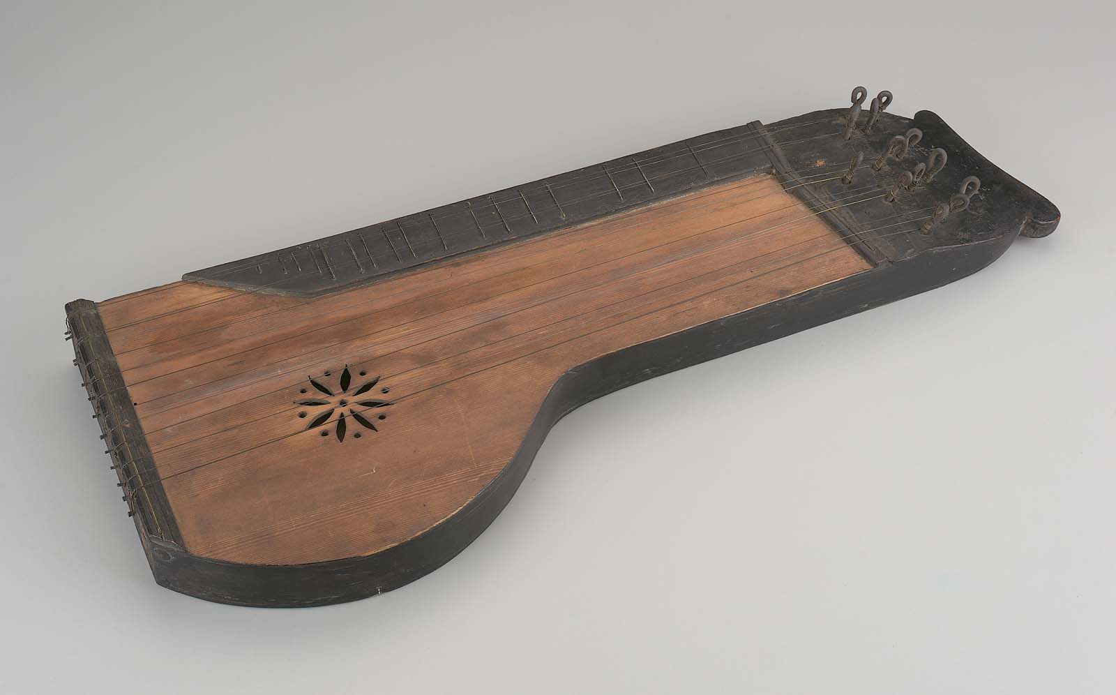 Zithers, Psalteries, and Dulcimers Museum of Fine Arts, Boston