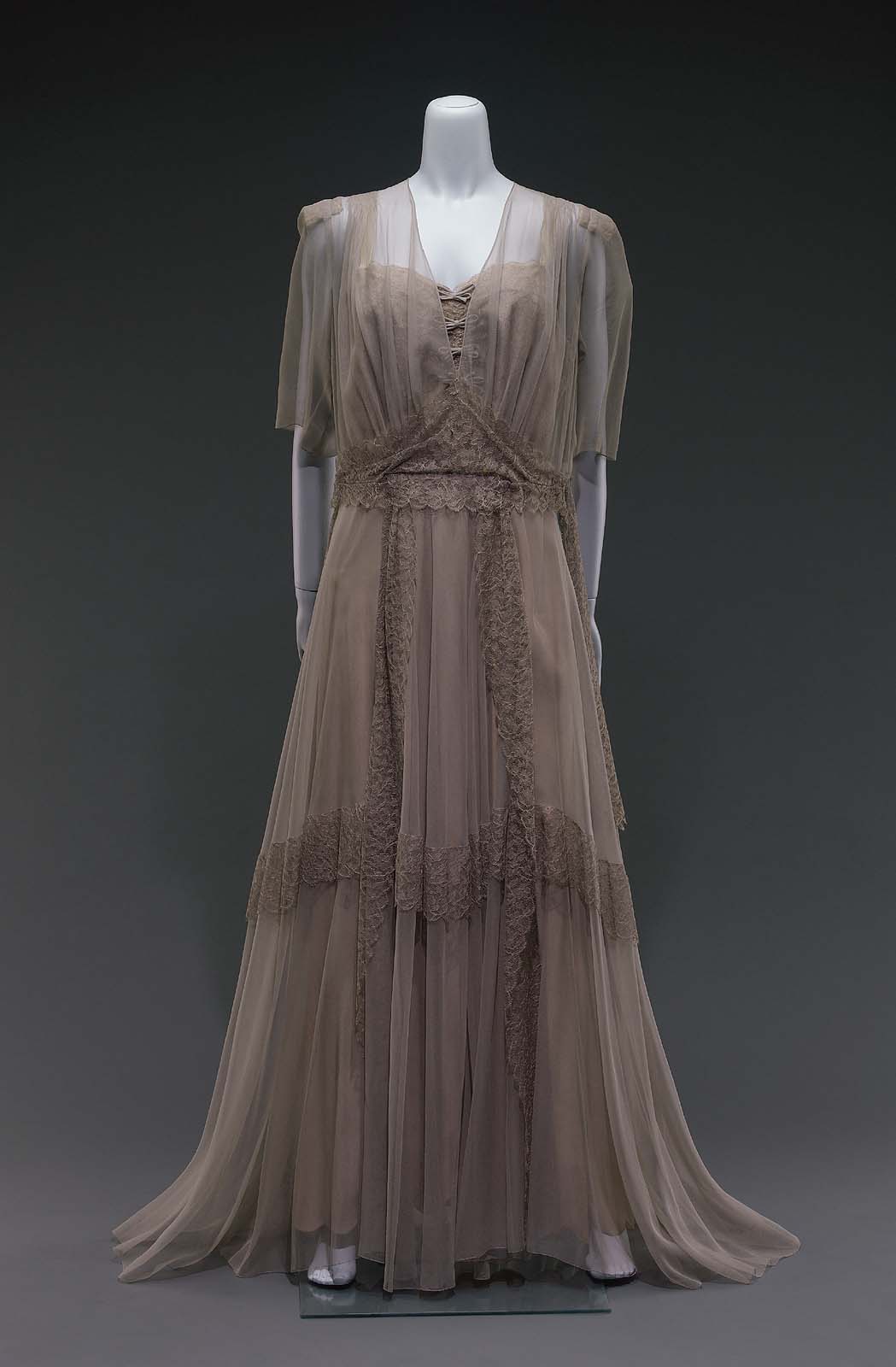 Evening dress Museum of Fine Arts, Boston