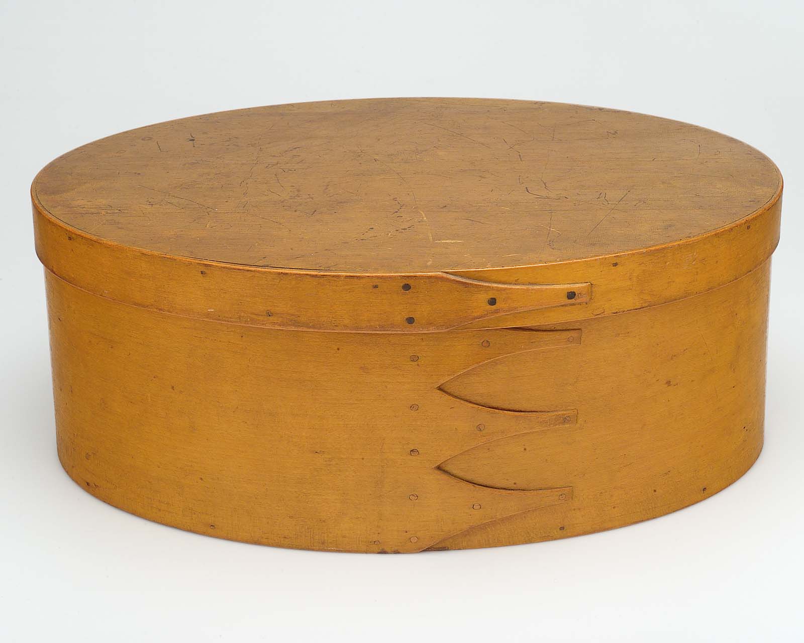 Covered oval box, Shaker Museum of Fine Arts, Boston
