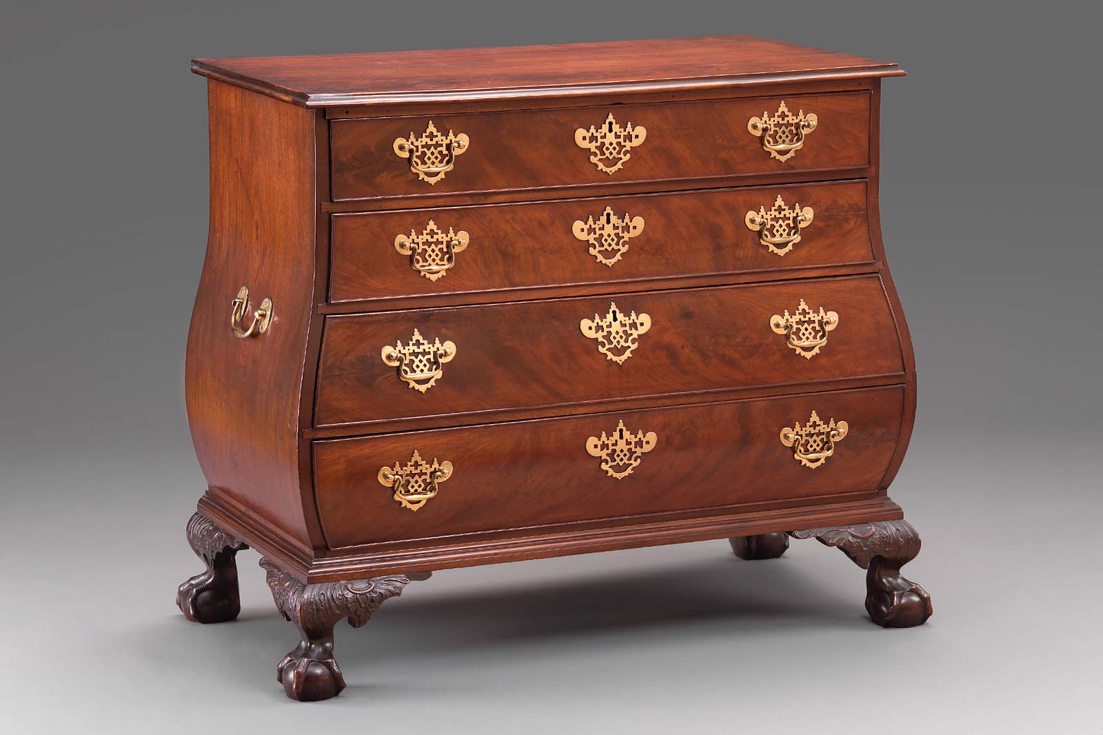 Bombé chest of drawers Museum of Fine Arts, Boston