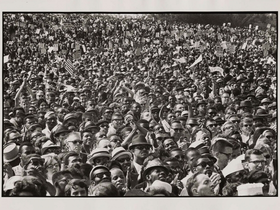 Bob Adelman, Enthusiastic march participants as King speaks, Washington D.C., 1963 Bob Adelman, Enthusiastic march participants as King speaks, Washington D.C., 1963